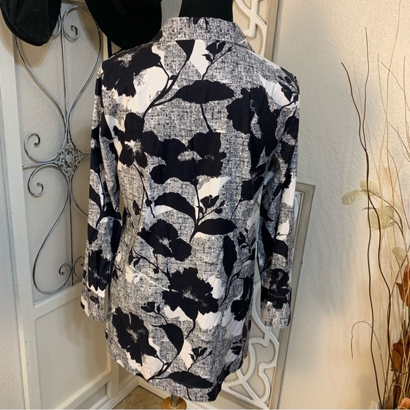Chico’s abstract long shirt,top,tunic,.No Iron - Picture 3 of 13